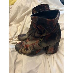 A New Day velour floral ankle boot size 9